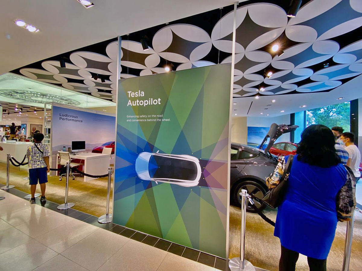 2021 Tesla Singapore Showroom - Raffles City