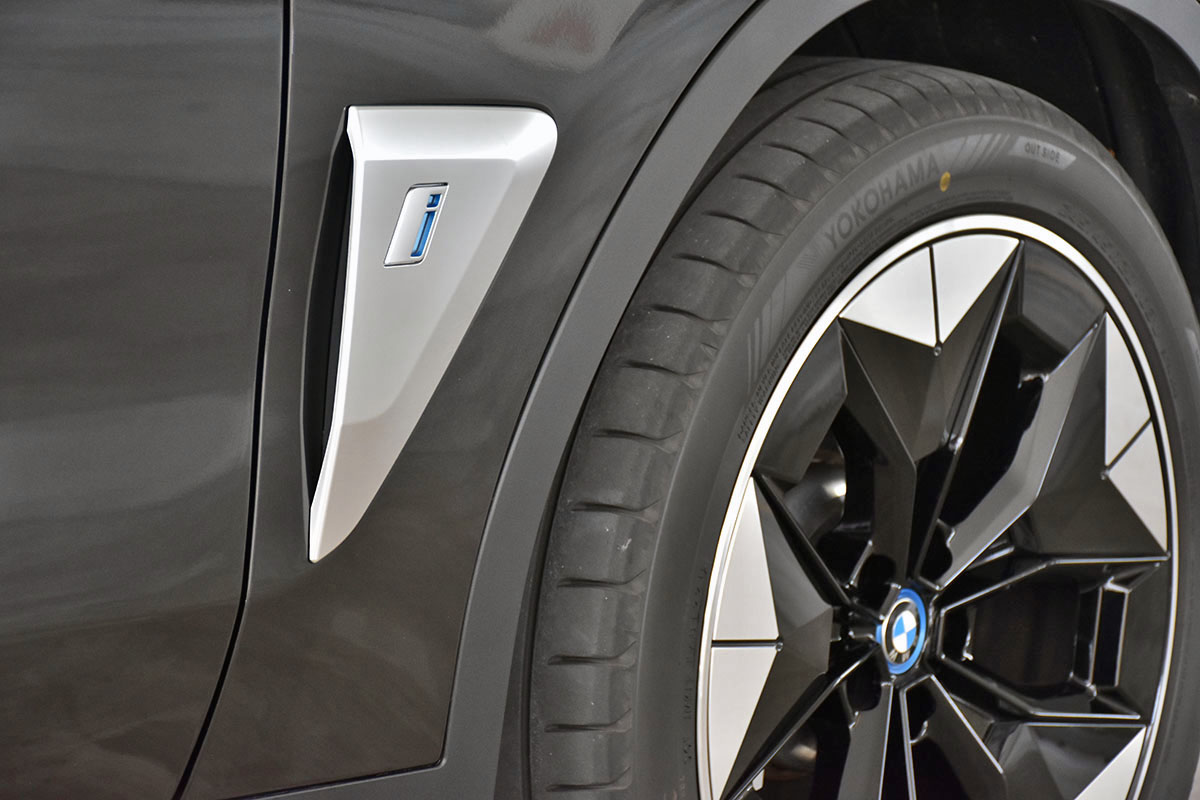2021 BMW iX3 Singapore review - side vents, aero wheels