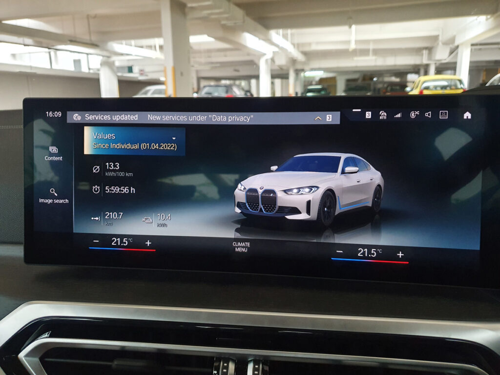 2022 BMW i4 eDrive40 - CarBuyer Singapore - trip computer range