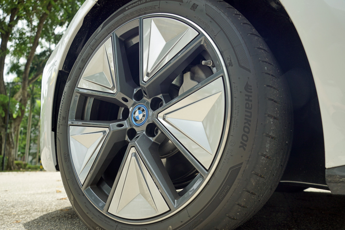 2022 BMW i4 eDrive40 - CarBuyer Singapore - aerodynamic wheels 