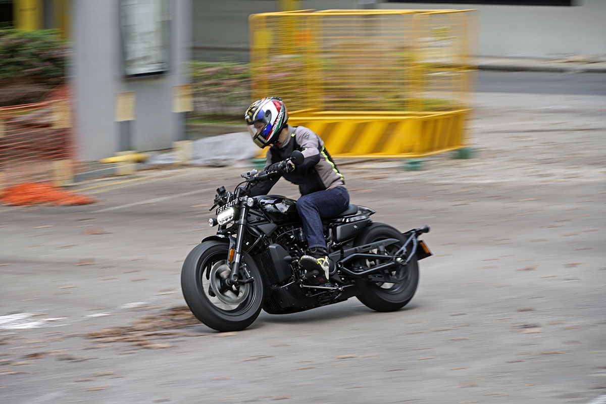 2022 Harley-Davidson Sportster S Review - CarBuyer Singapore - cornering shot dynamic 
