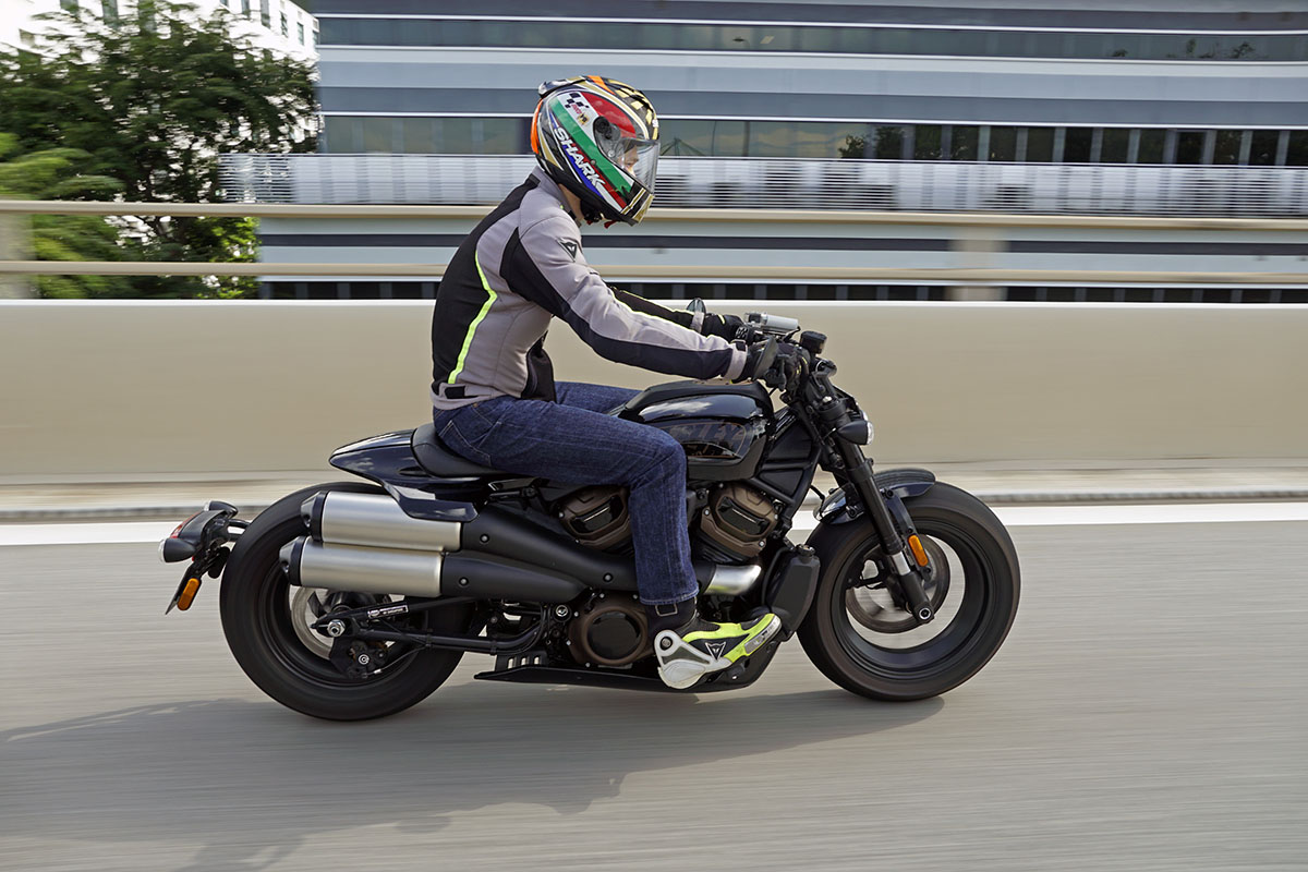 2022 Harley-Davidson Sportster S Review - CarBuyer Singapore - rolling shot side view